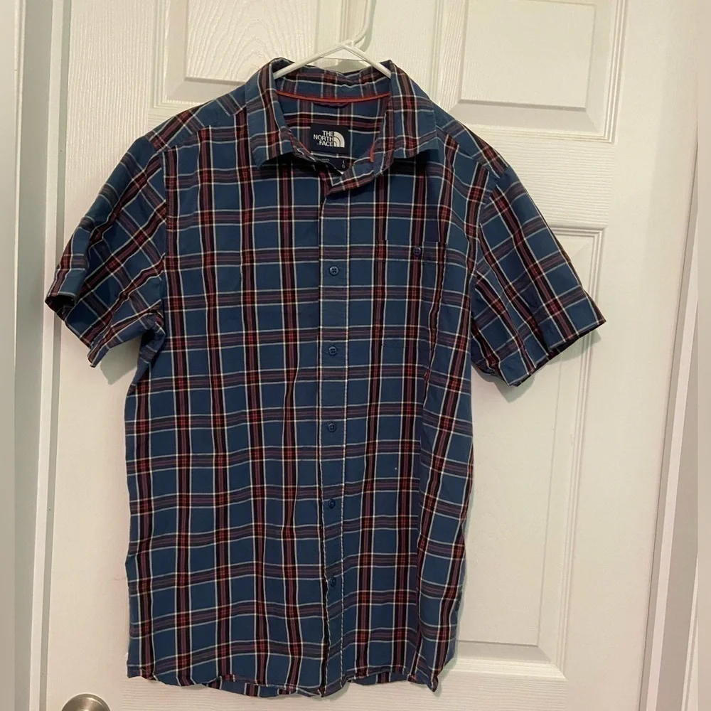 The North Face Men’s Large Blue Red Plaid Short Sleeve Button Up Shirt Tiny Spot
